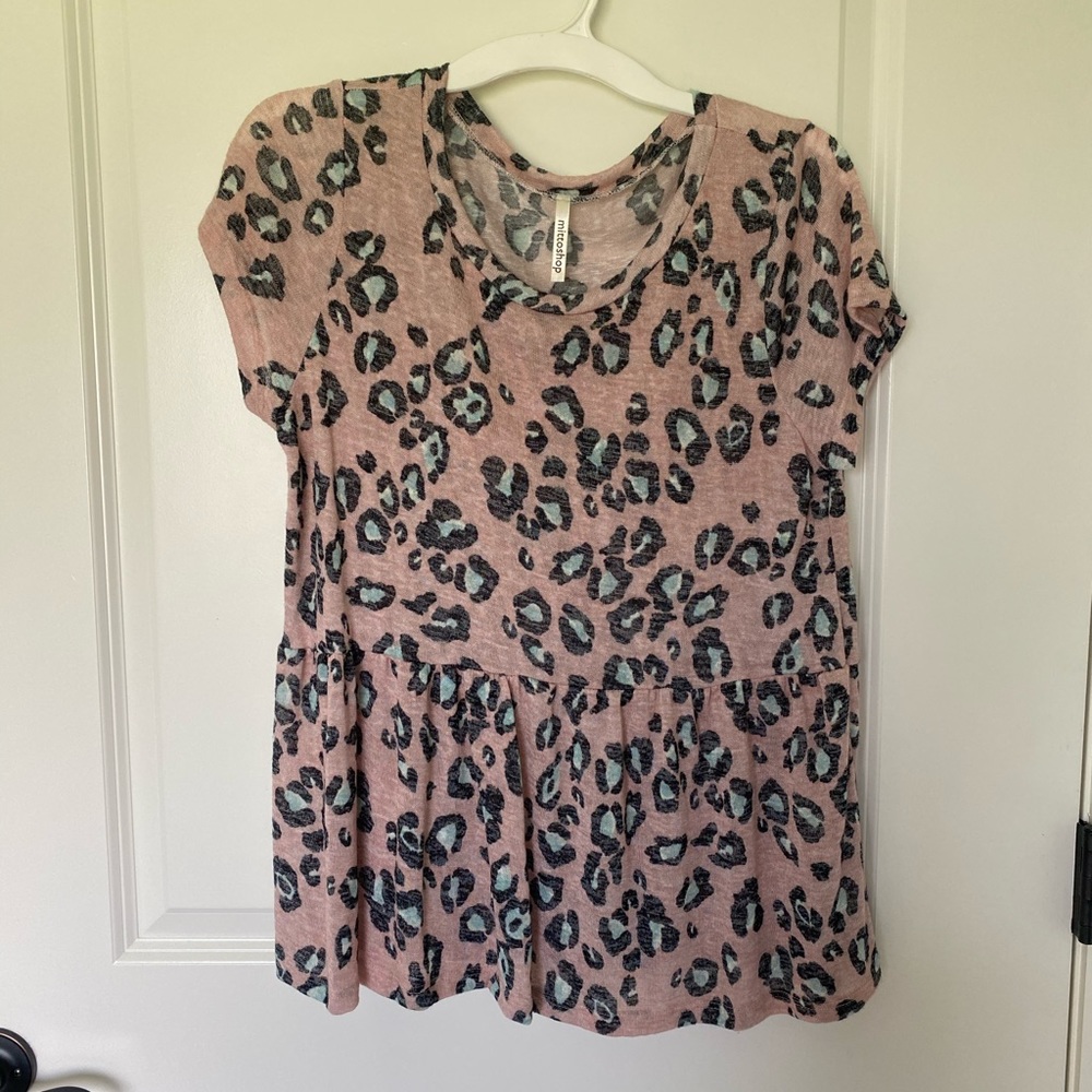 Small peplum leopard top